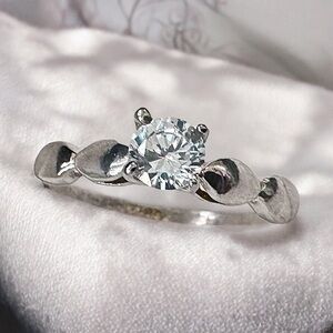 Mexico 925 Silver Solitaire Cubic Zirconia Ring (7.5)